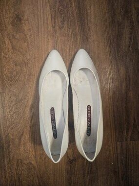Martinez Valero Womens Pearly White Point Toe Heels Size 8.5M